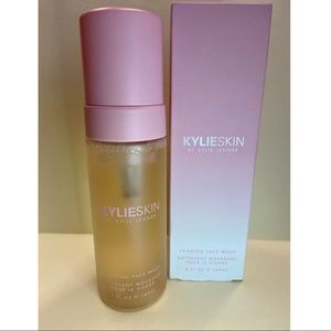 💋KYLIE SKIN - Foaming Face Wash